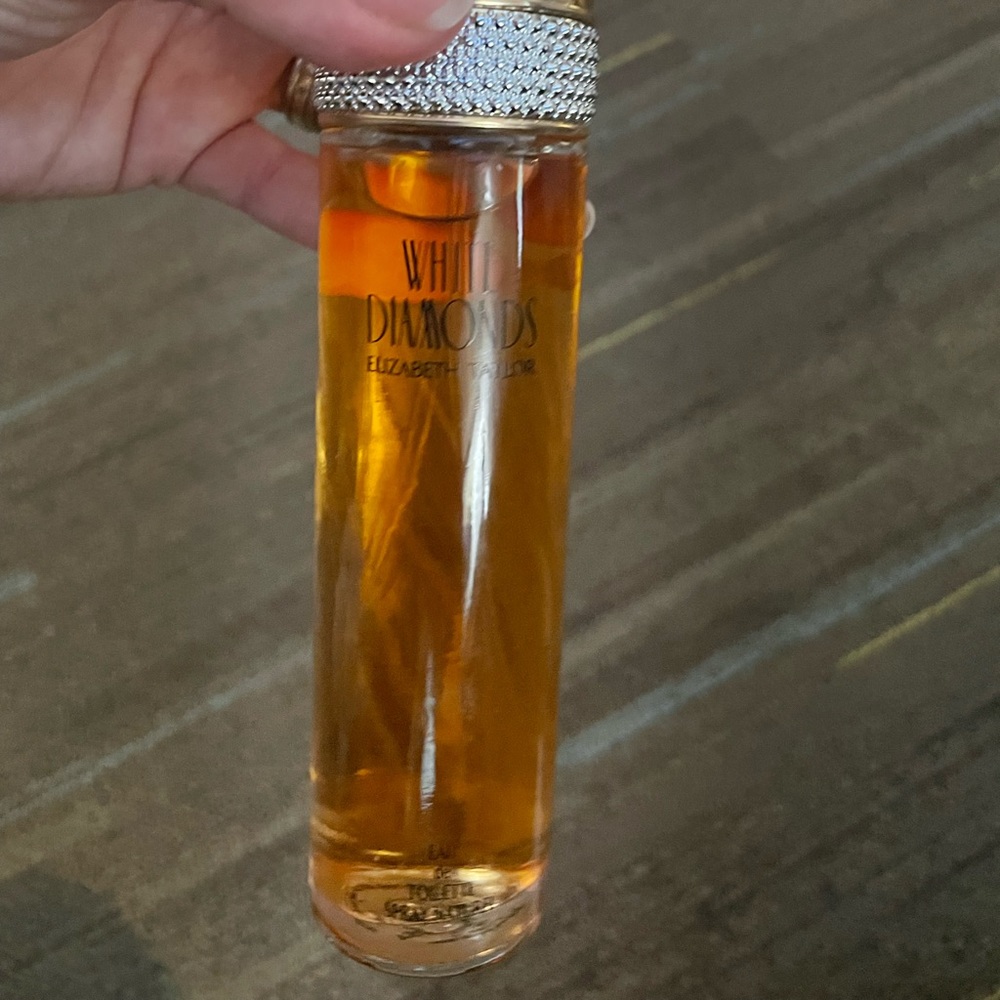 Elizabeth Arden perfume — white diamond